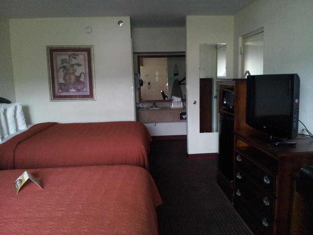 Quality Inn Pelham I-65 Exit 246 Екстер'єр фото