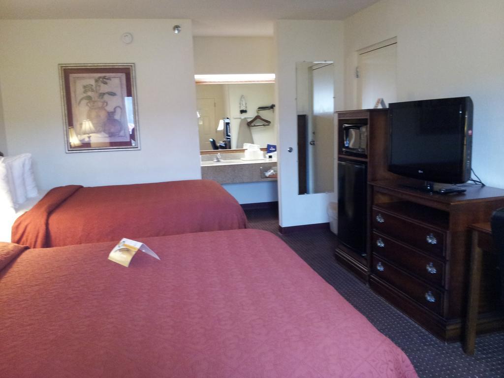 Quality Inn Pelham I-65 Exit 246 Екстер'єр фото
