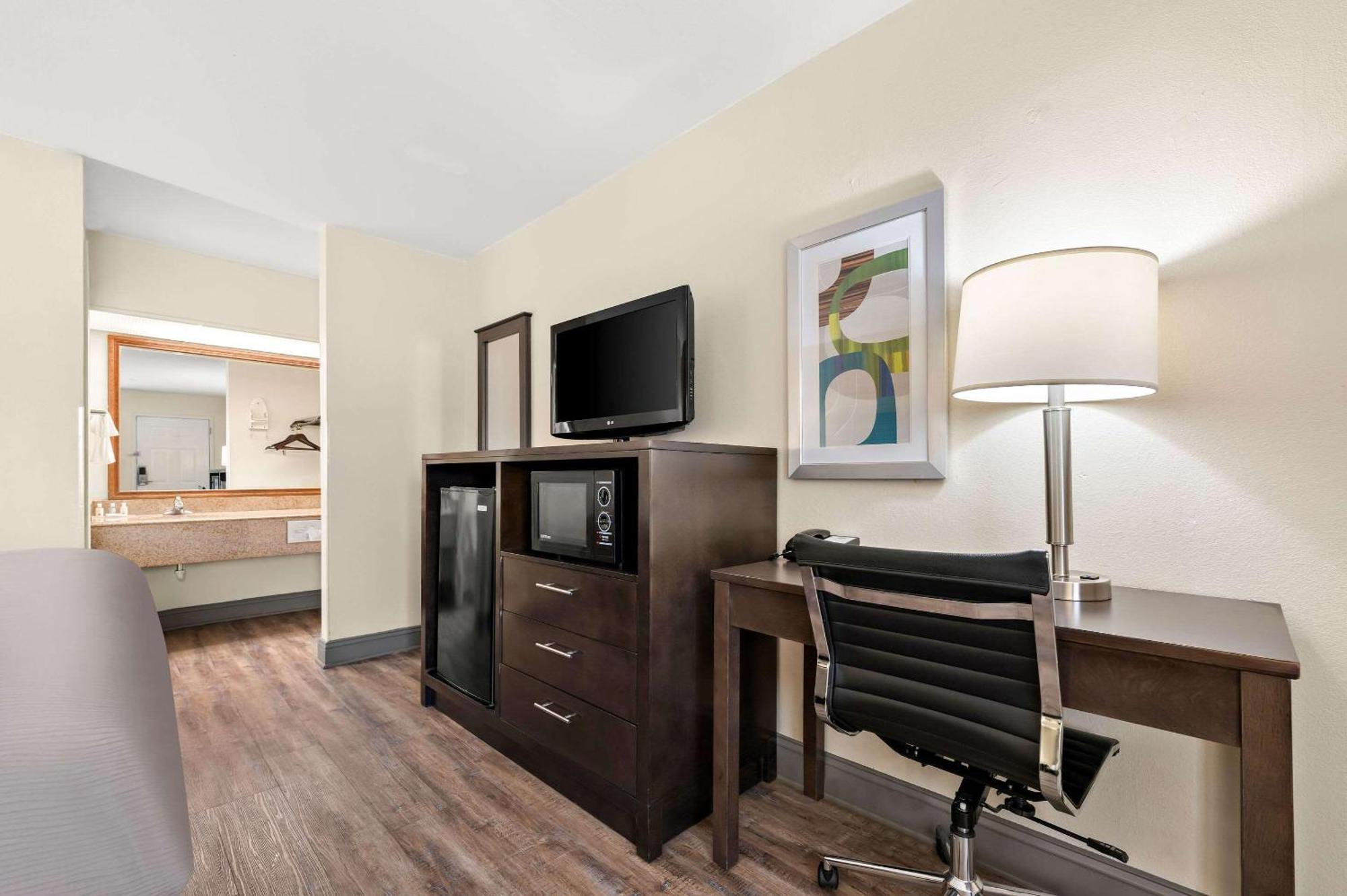 Quality Inn Pelham I-65 Exit 246 Екстер'єр фото