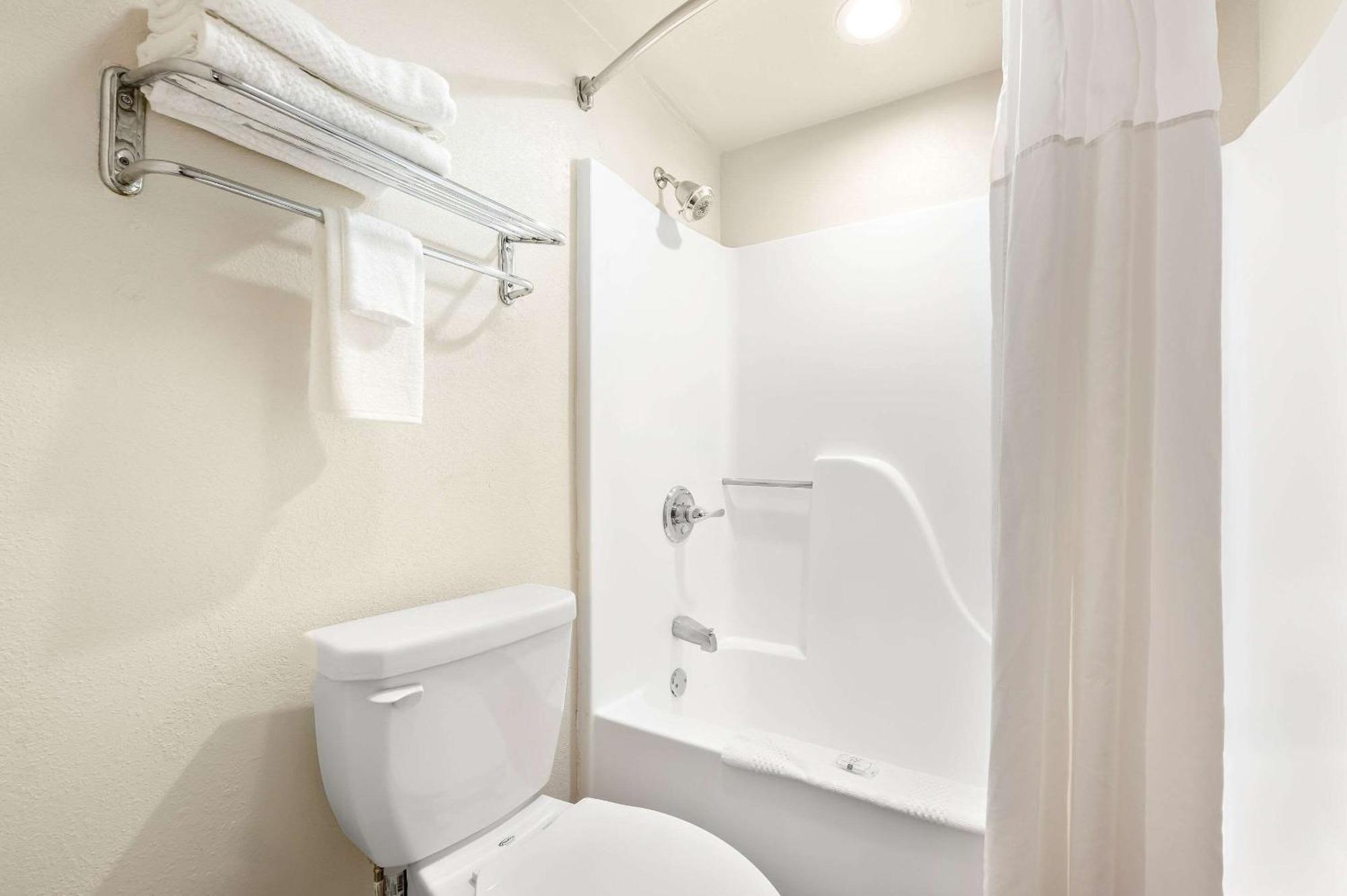 Quality Inn Pelham I-65 Exit 246 Екстер'єр фото